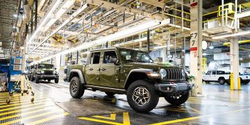Ram Confirms Midsize Dakota Pickup Will Be Built Alongside Jeep Gladiator